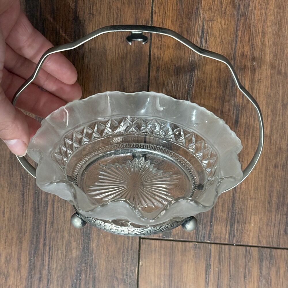 Vtg Ruffle-Rimmed Frosted Glass Condiment Candy Dish In Silverware Holder A8